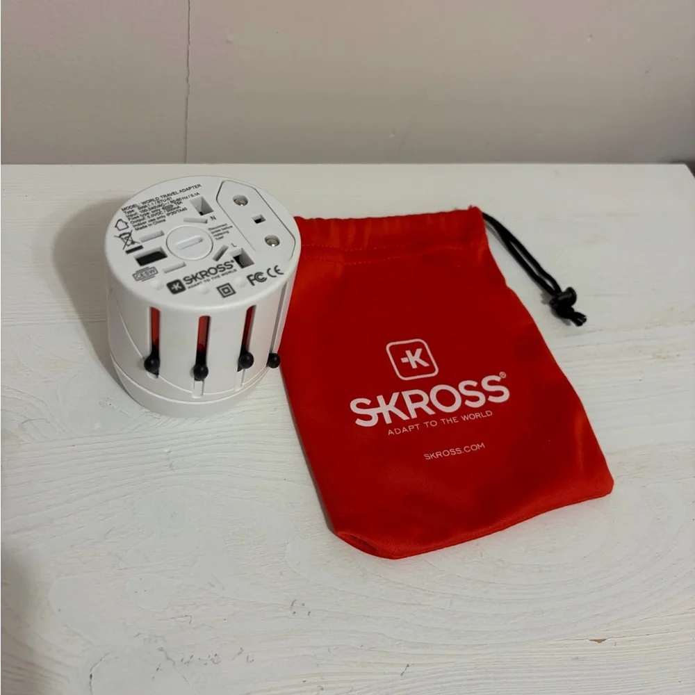 SKROSS Universal Travel Adapter